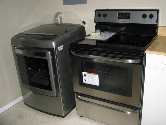 Building Photo - 901 Park St