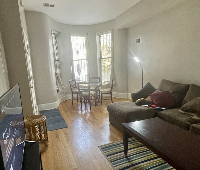 Open floor plan with large bay window eating area - 1718 U St NW