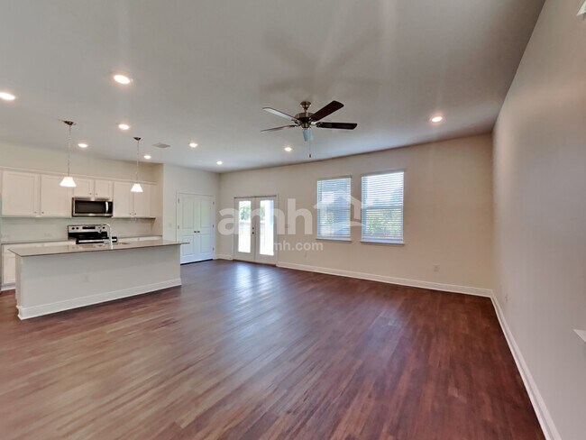 Building Photo - 27288 St Andrews Ave