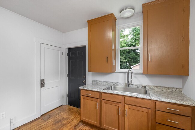 Building Photo - 2212 Snyder Ave NE