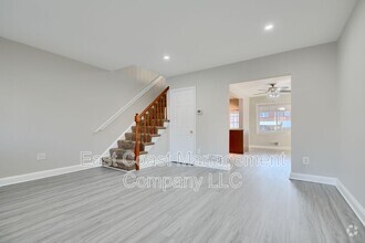 Building Photo - 2137 Graythorn Rd