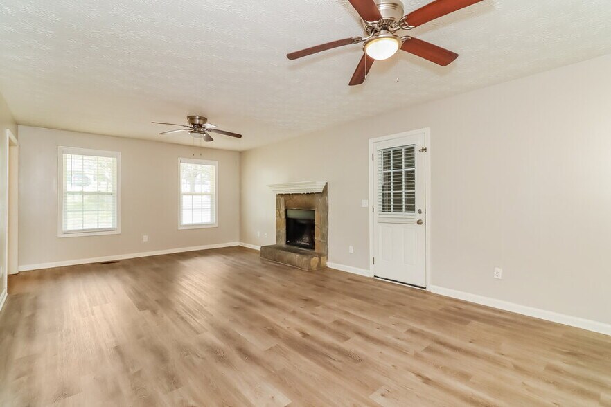 Building Photo - 909 N Lassetter Cir