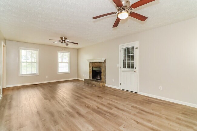 Building Photo - 909 N Lassetter Cir