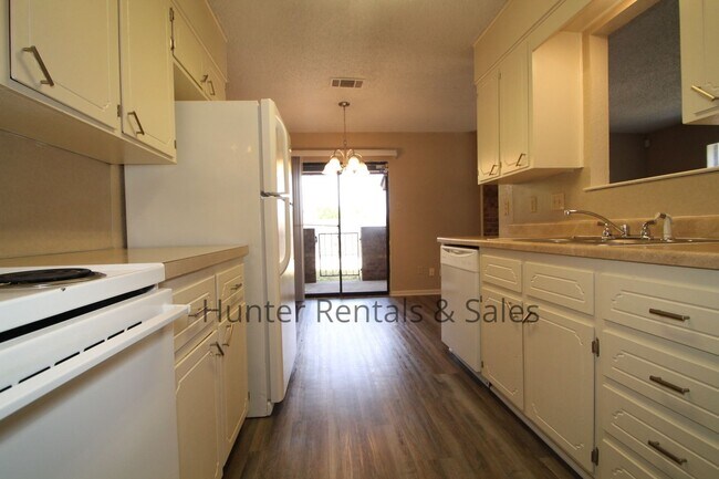Building Photo - 2607 Bermuda Dr