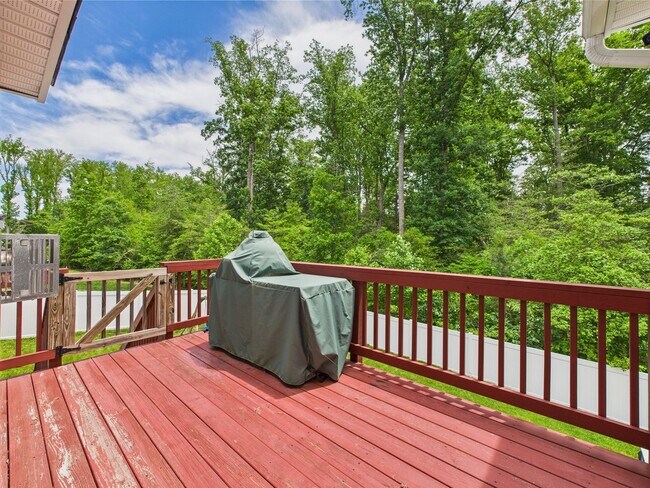 Building Photo - Spacious 5-Bedroom Colonial Home for Rent ...