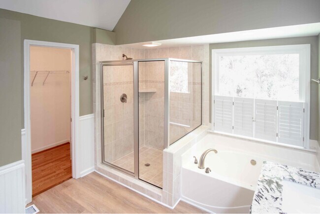 Building Photo - 1465 Rosewood Creek Dr