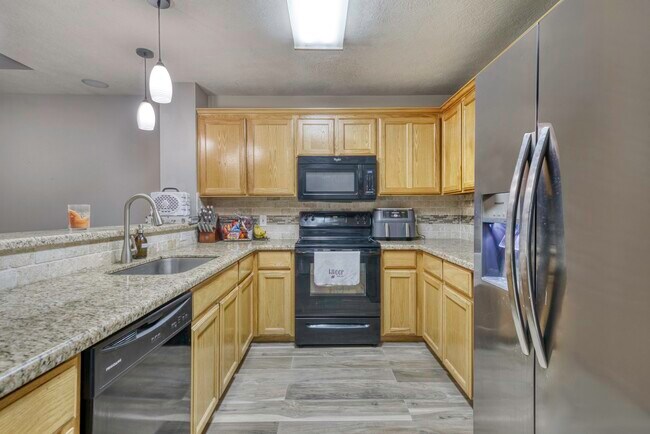 Building Photo - 1008 Gardenia St