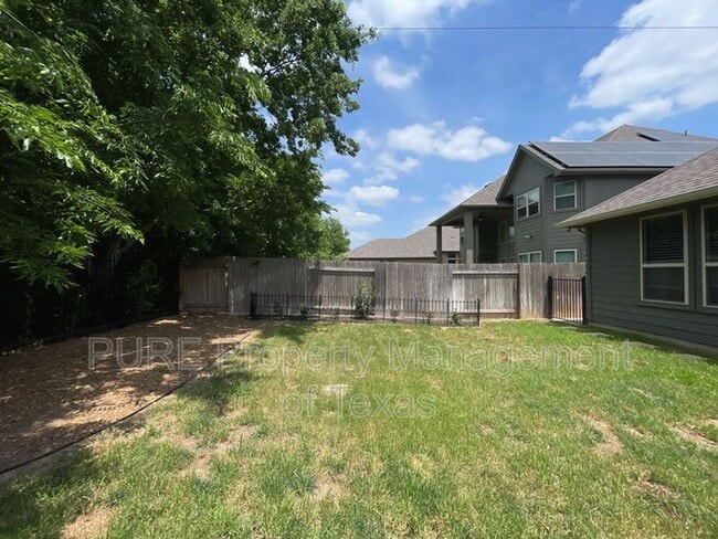 Building Photo - 716 Expedition Way