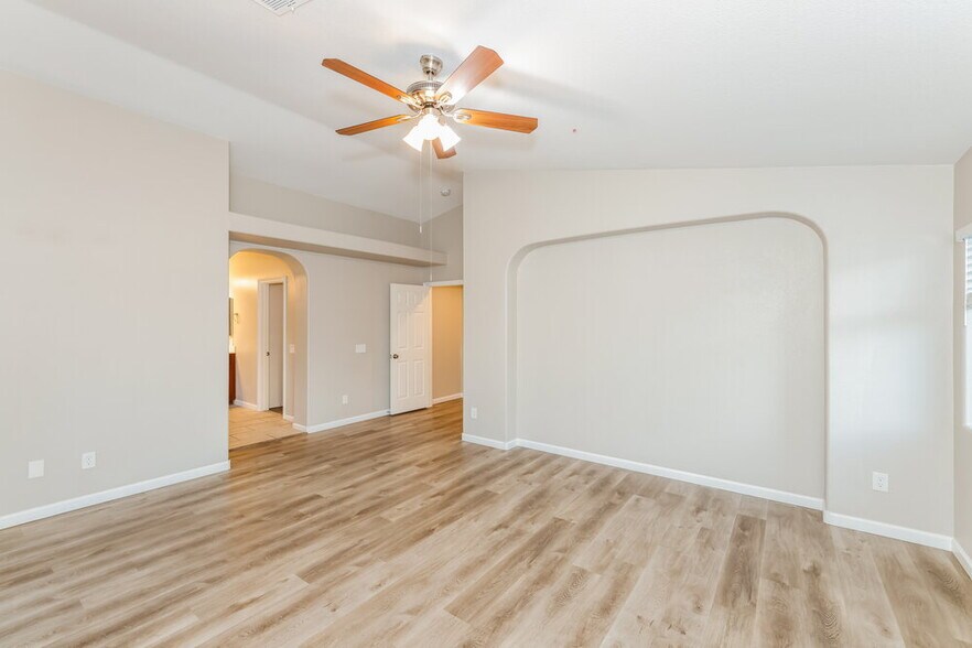 Building Photo - 196 Broken Putter Way