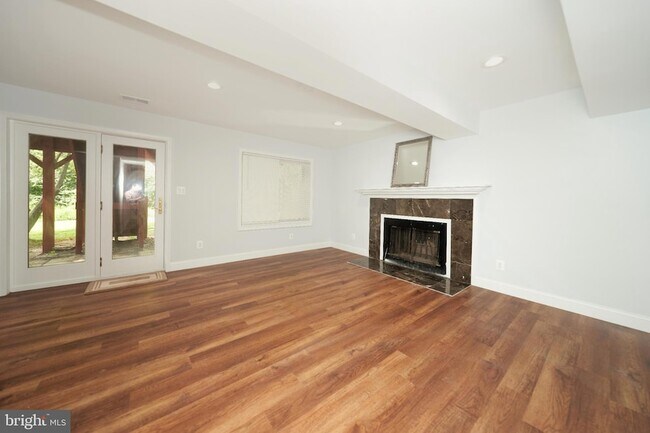 Building Photo - 9900 Kingsbridge Dr
