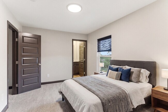 Building Photo - 105 Delaney Wy