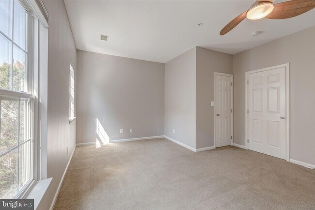 Building Photo - 5140 Donovan Dr