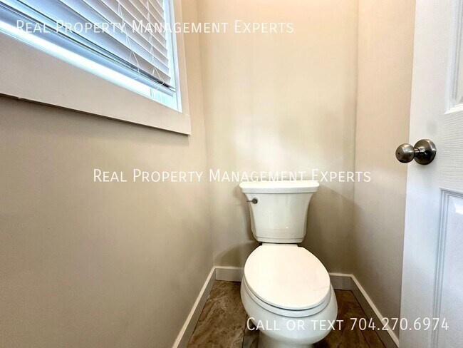 Building Photo - 1434 Orvis St