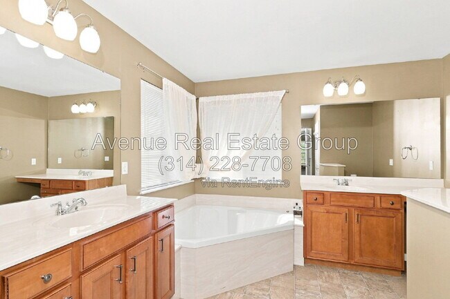 Building Photo - 2031 Avalon Mist Cir