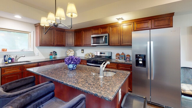 Building Photo - Family Friendly : 6BR Near Beaumont & Ascension St. John