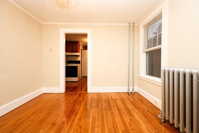 Building Photo - 32 Sheppard Ave