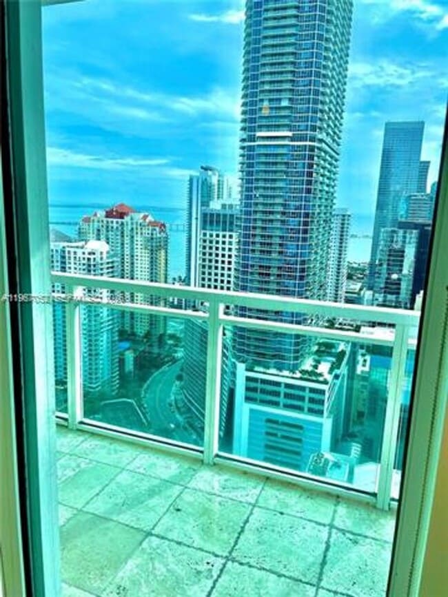 Building Photo - 950 Brickell Bay Dr