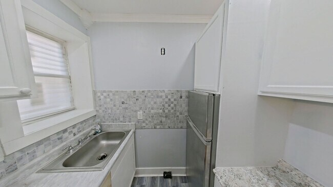 Building Photo - 126 N 53rd St