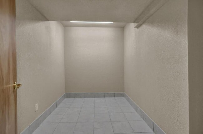 Building Photo - 5235 Bancroft Heights