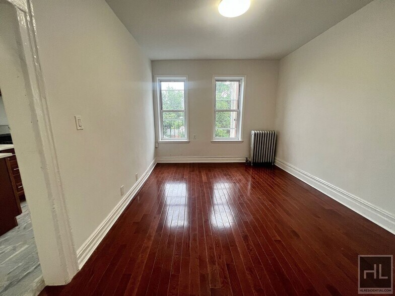 Primary Photo - 3BR 1BA 1100sft Floor Through
