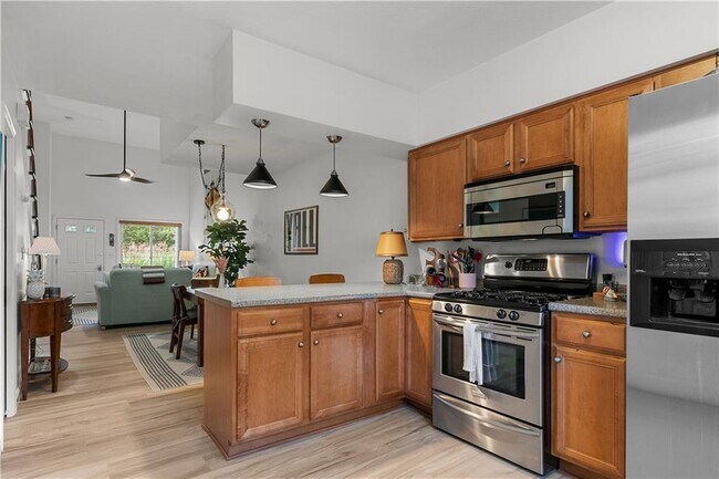 Building Photo - 26-30-30 W Narragansett Ave