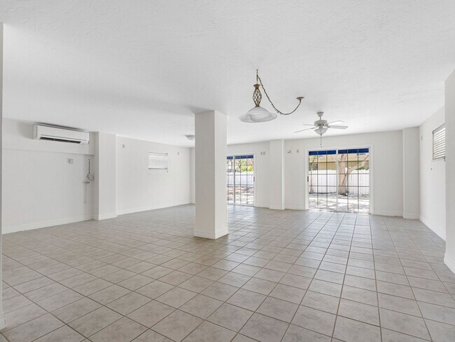 Building Photo - $500 OFF FIRST MONTHS RENT!