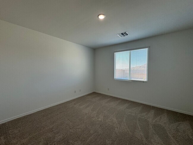 Building Photo - 3 bed 2.5 bath brand new home