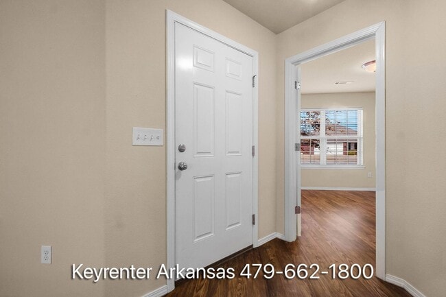 Building Photo - Move-In Ready 4 Bedroom with Gorgeous Natural Light & Spacious Yard in Centerton