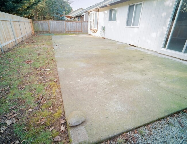 Building Photo - 16901 SE 6th St