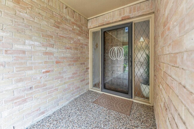 Building Photo - 6603 Pauma Dr