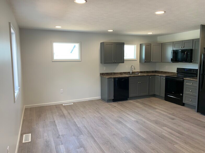 Building Photo - 3985 N 150 W