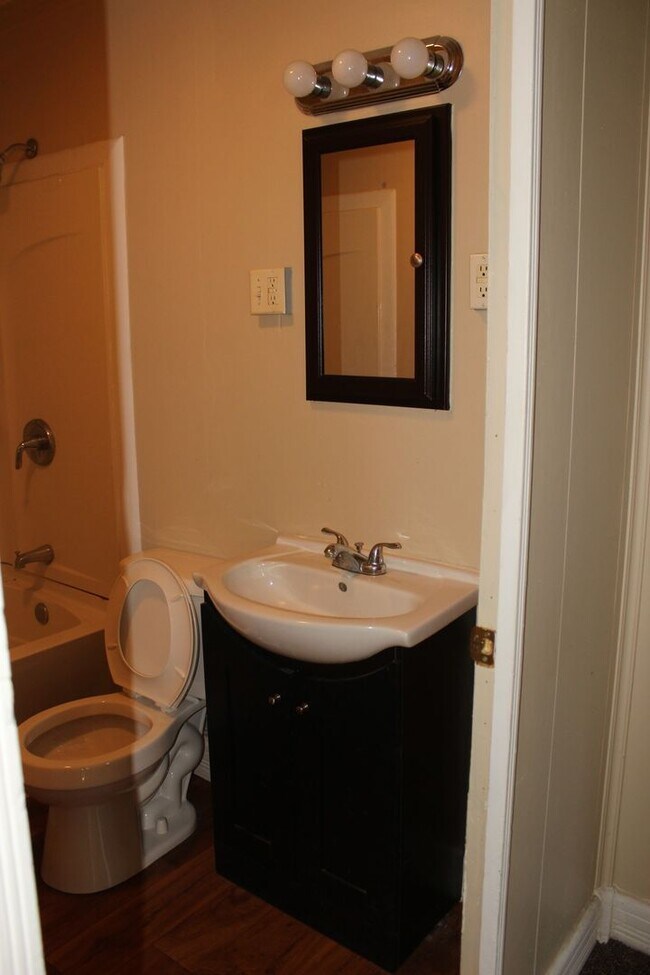 Building Photo - PRELEASING for AUGUST! Walk to Ball State! Spacious 4BR with Fenced Yard & Garage