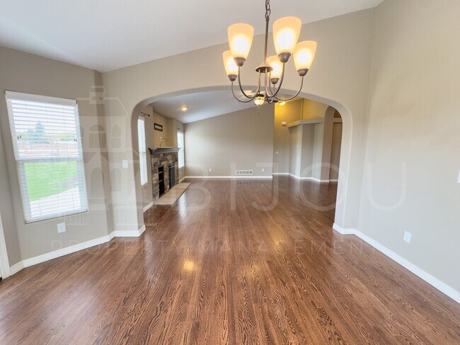 Building Photo - Large Well-Maintained Peyton Home