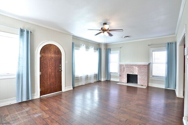 Building Photo - Cottage in the heart of Abilene!