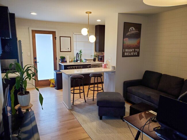 Building Photo - Remington1705 (KC-JF-NB)