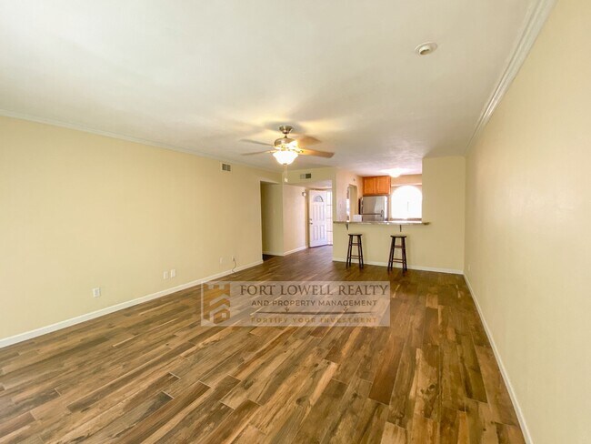 Building Photo - Super Charming 2 Bedroom 2 Bathroom Townhouse