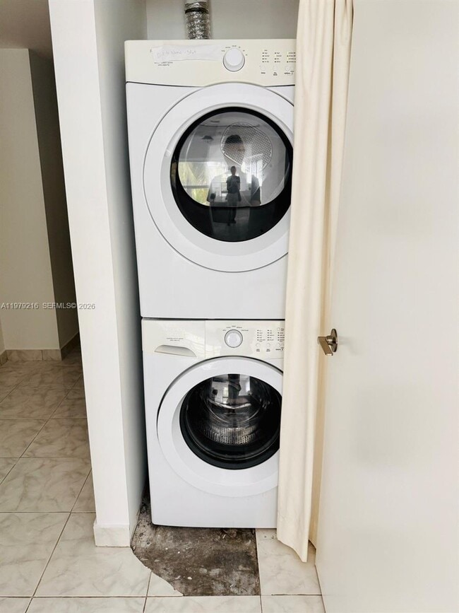 Building Photo - 7700 Collins Ave