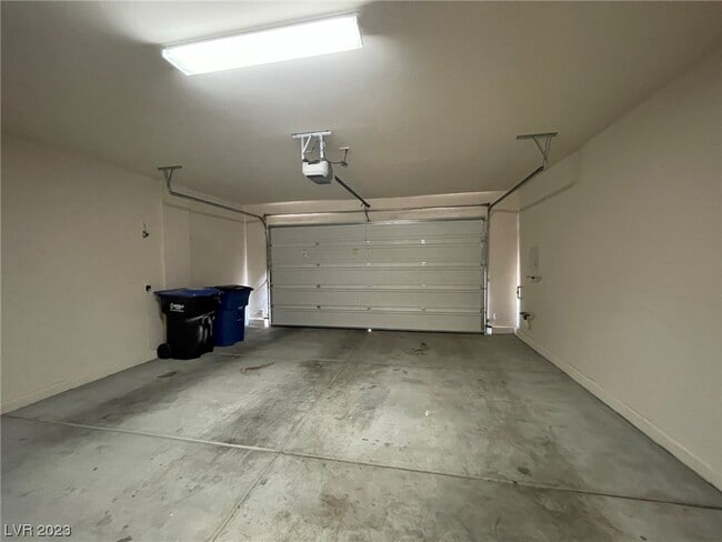 Building Photo - 2124 Del Aqua Ave