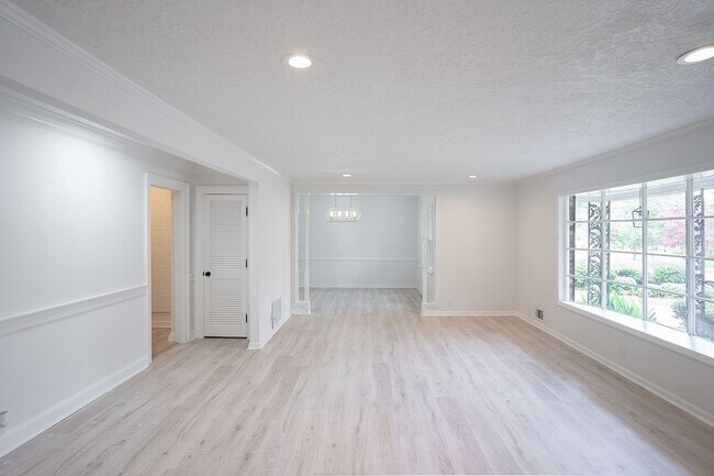 Building Photo - 3120 Edinburgh Dr