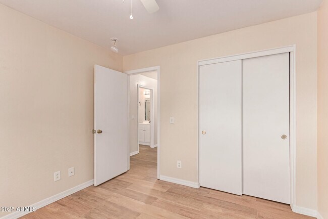 Building Photo - 10908 W Frier Dr