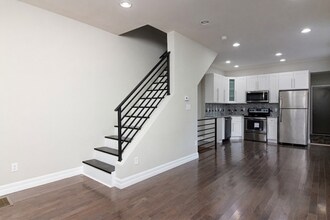 Building Photo - ???RENOVATED HOUSE WITH FULL BASEMENT + HUGE YARD Close to PENN / CHOP / DREXEL