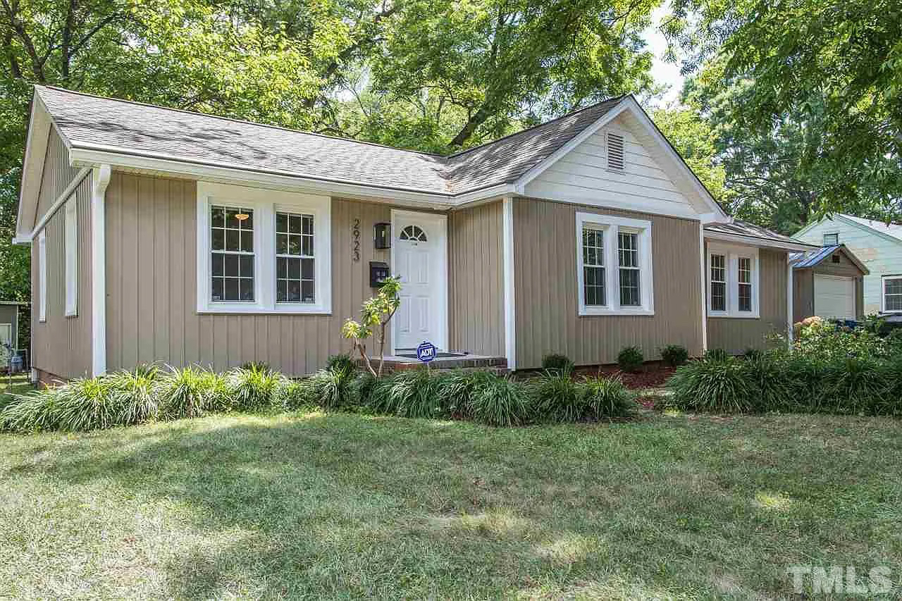 Building Photo - Room in House on Okelly St