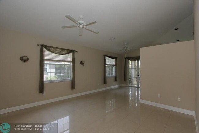 Building Photo - 7840 S Aragon Blvd