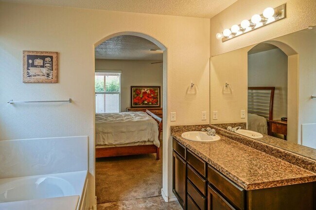 Building Photo - 2045 N Ensenada Cir SE