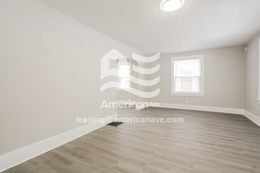 Building Photo - 1108 Diamond Ave