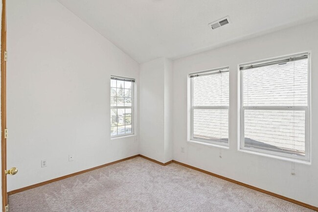 Building Photo - Charming 3-bdrm/2-bath Slender Home in Roseway. Fenced backyard, 1-car garage