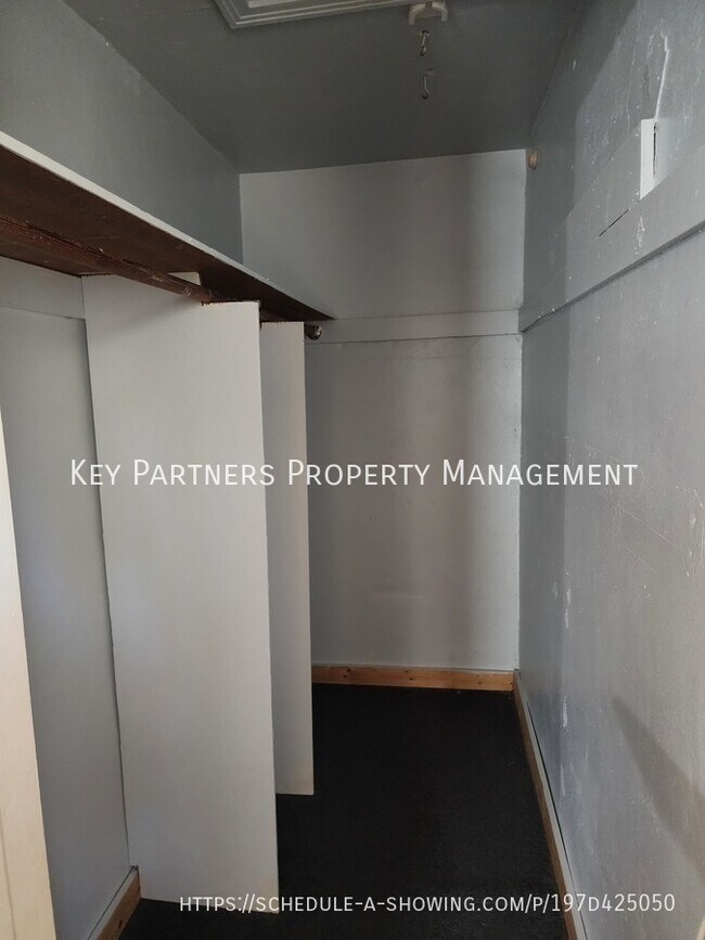 Building Photo - 7320 Charlotte-