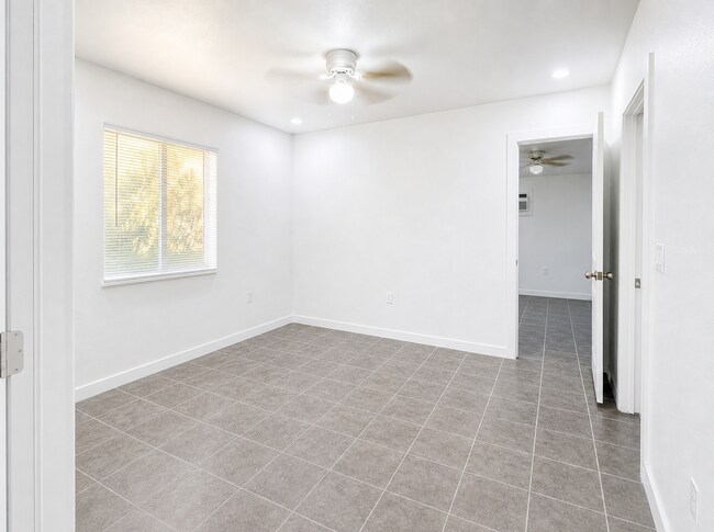Building Photo - 240 1/2 E Beech Ave