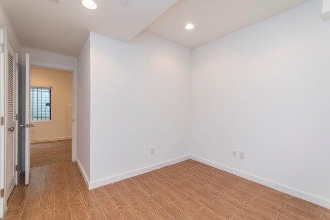 Building Photo - 1632 N Sydenham St