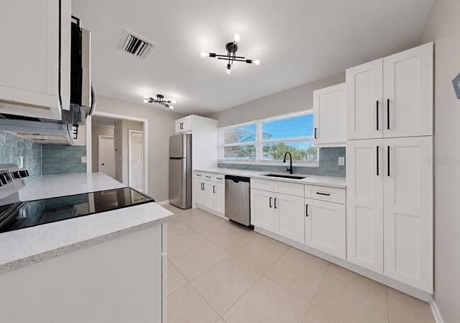 Building Photo - 1725 Bikini Ct